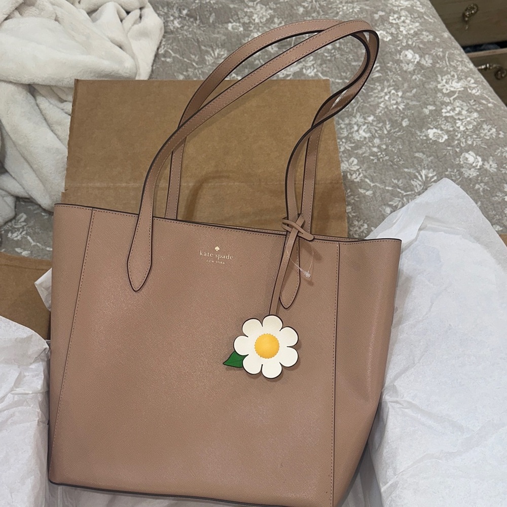 Kate Spade Beige Tote with Daisy Charm